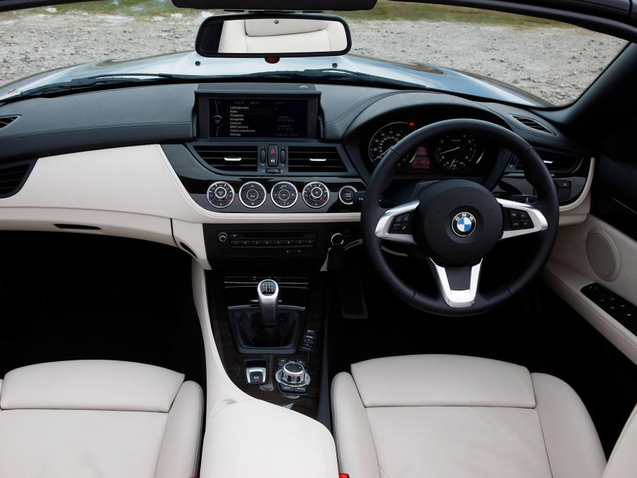  BMW Z4 2009 года  (UK) (фото 2 из 15)